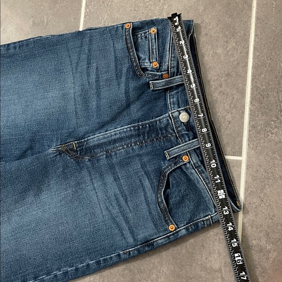 Levi’s Ribcage Bell Jeans size 28X31 - Picture 4 of 13